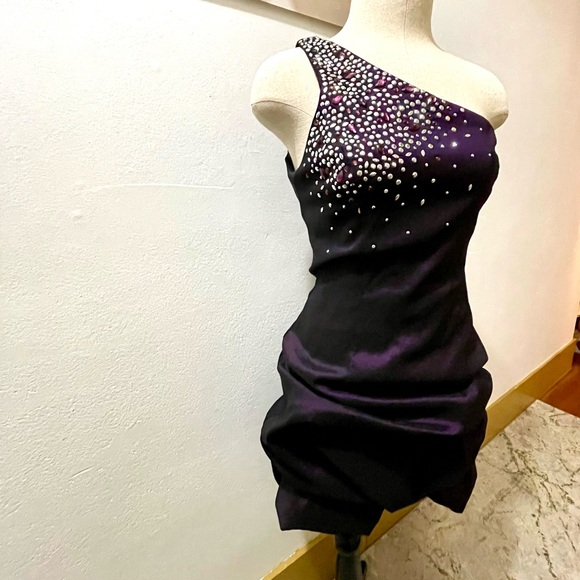 Betsy & Adam Dresses & Skirts - Vintage One-Shoulder Embellished Dress Size Small (6 vintage)